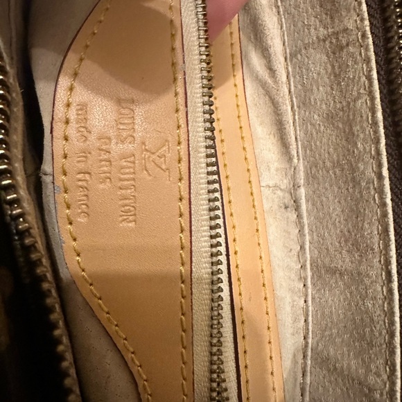 Louis Vuitton Signature Monogram Tote - Brown and Cream - Picture 8 of 16